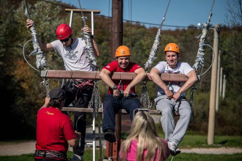 Mobendo team building adrenalinski park